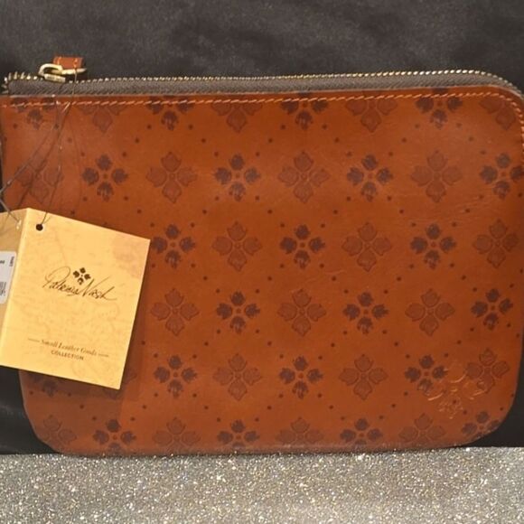 Patricia Nash Signature Print Cassini Wristlet- Tan - Picture 3 of 6